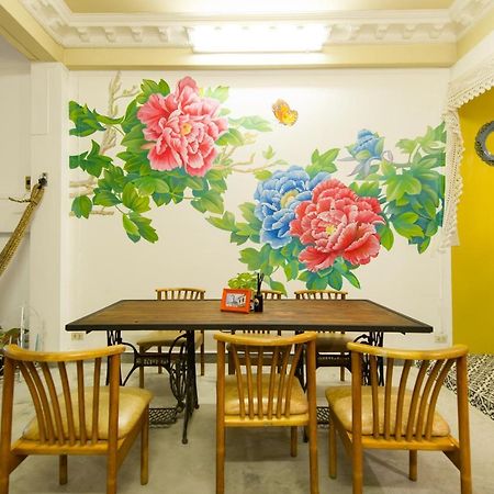The Neighbors Hostel (Adults Only) Phuket Ngoại thất bức ảnh