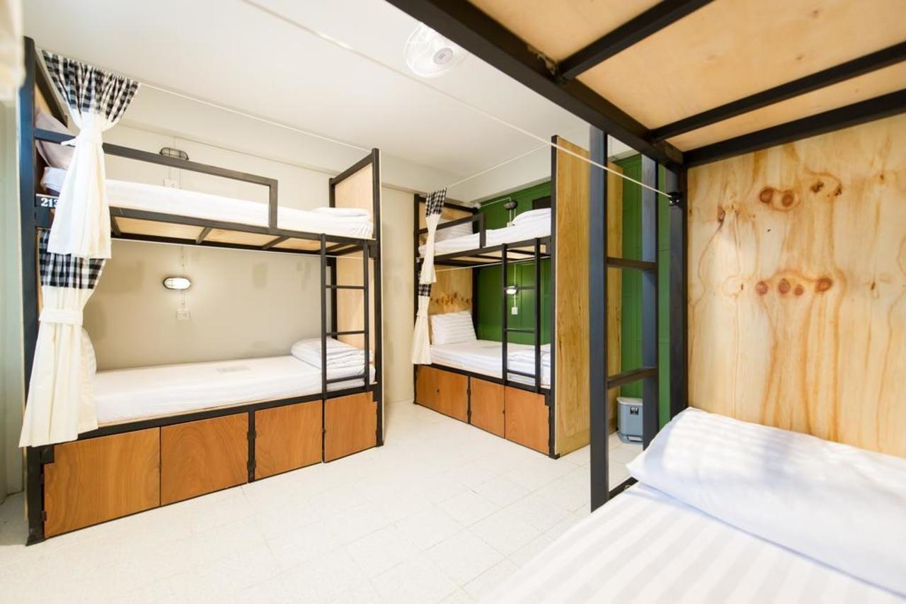The Neighbors Hostel (Adults Only) Phuket Ngoại thất bức ảnh