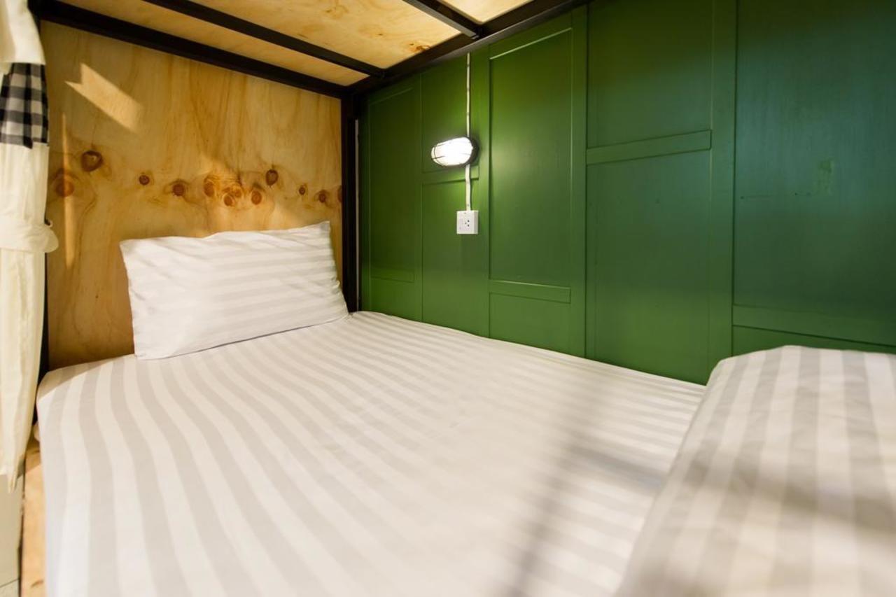 The Neighbors Hostel (Adults Only) Phuket Ngoại thất bức ảnh