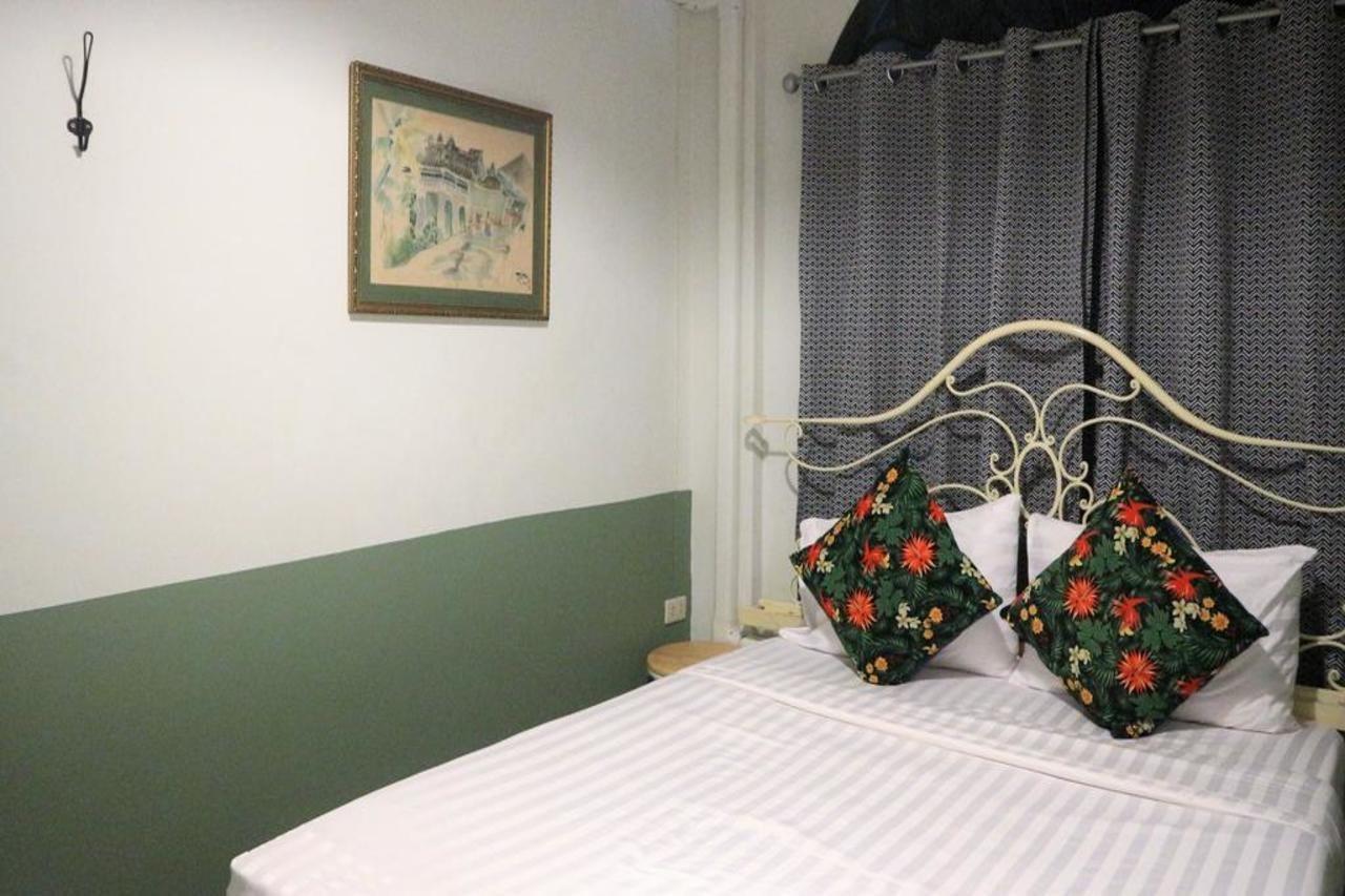 The Neighbors Hostel (Adults Only) Phuket Ngoại thất bức ảnh