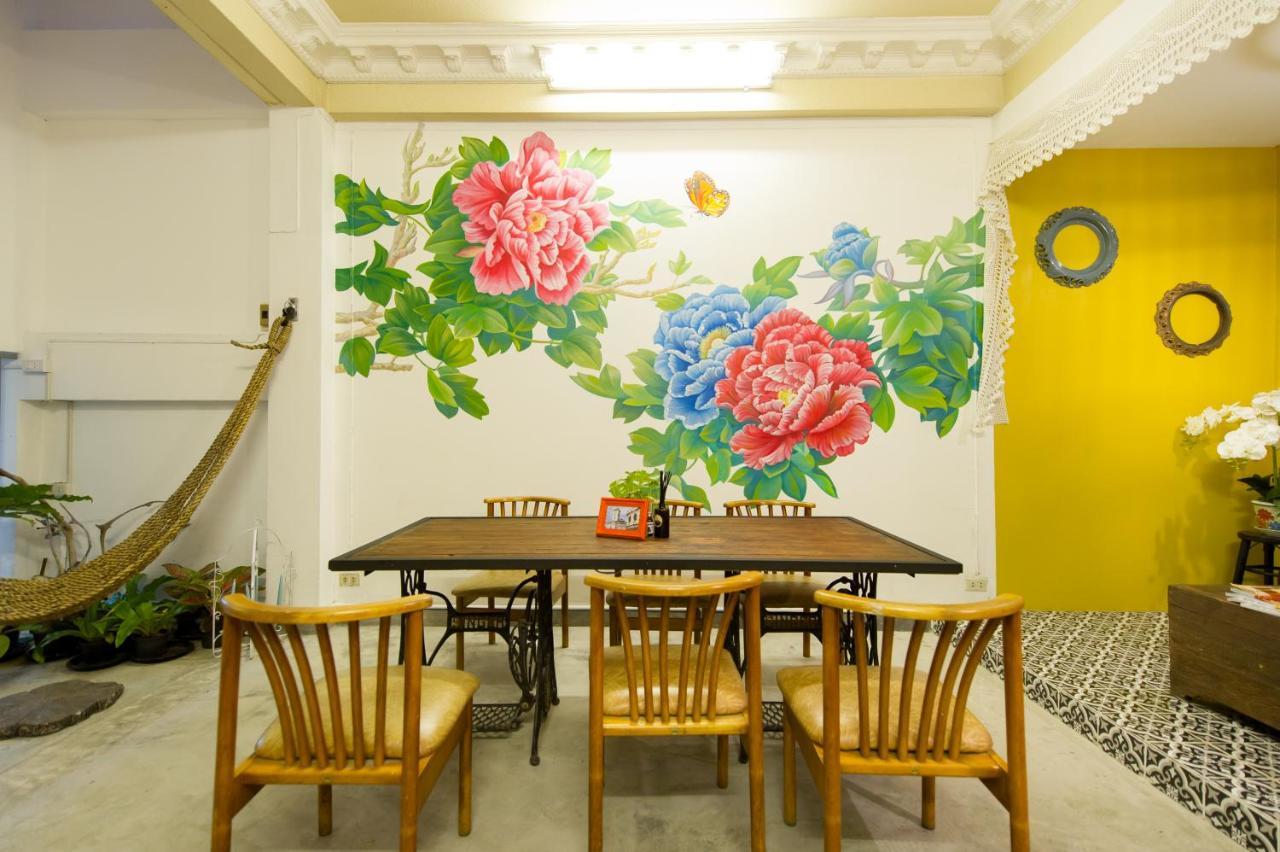 The Neighbors Hostel (Adults Only) Phuket Ngoại thất bức ảnh