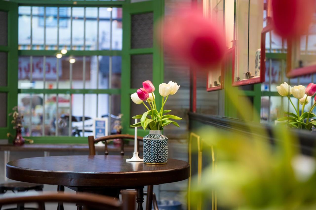 The Neighbors Hostel (Adults Only) Phuket Ngoại thất bức ảnh