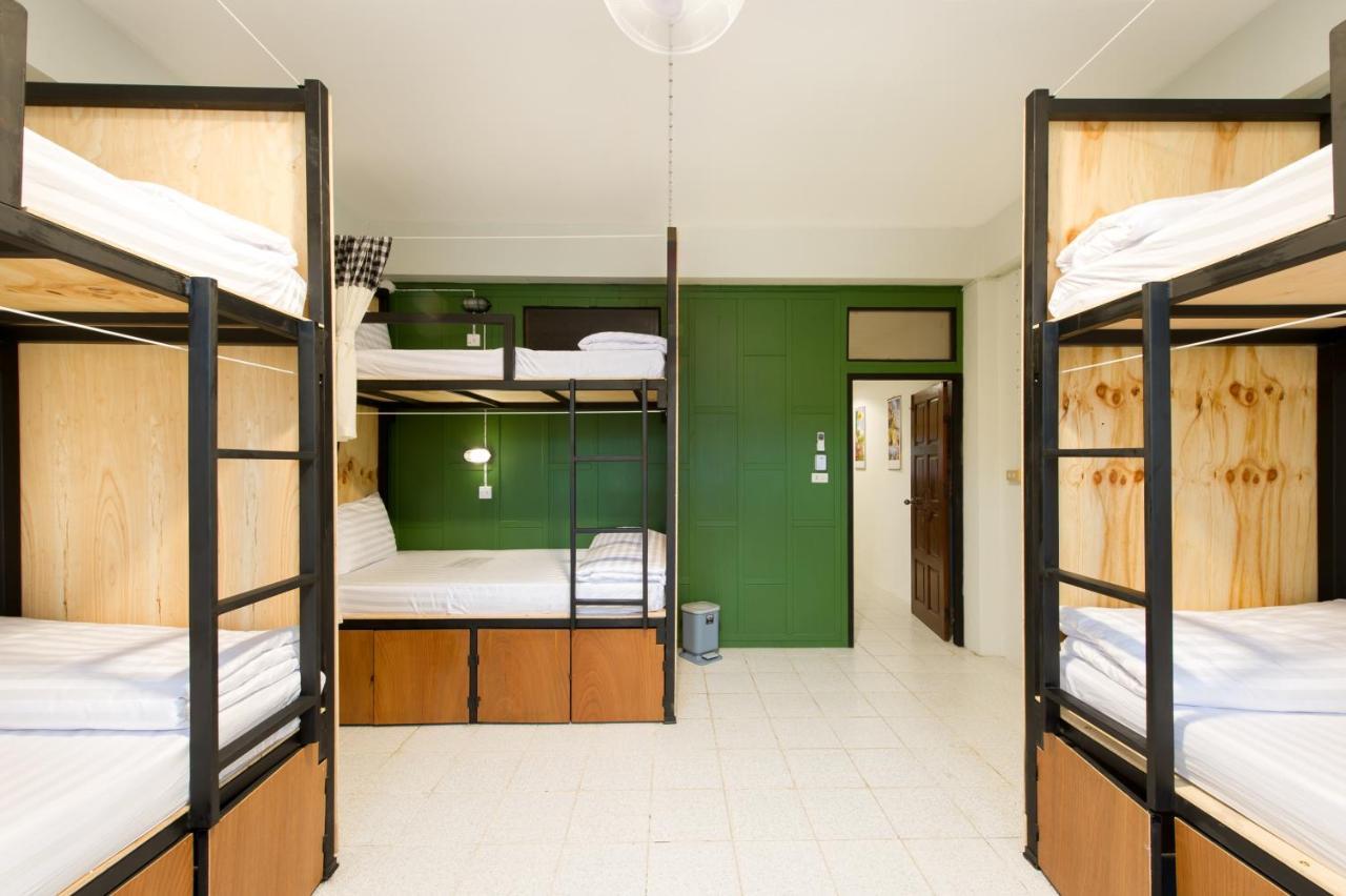 The Neighbors Hostel (Adults Only) Phuket Ngoại thất bức ảnh