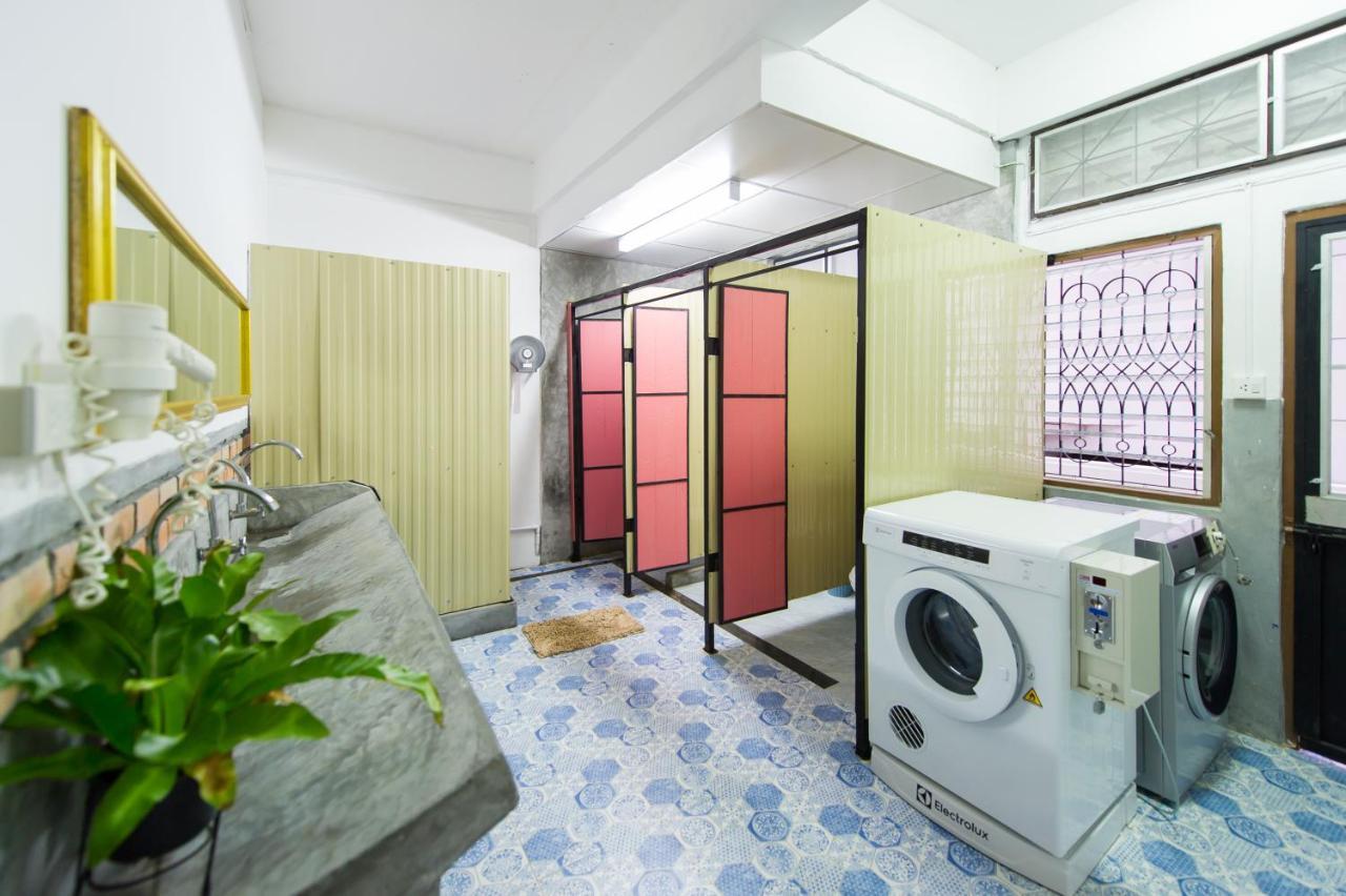 The Neighbors Hostel (Adults Only) Phuket Ngoại thất bức ảnh